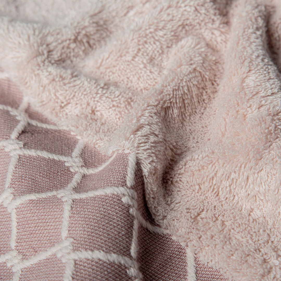 Pubila 1 – Full Bath Towel