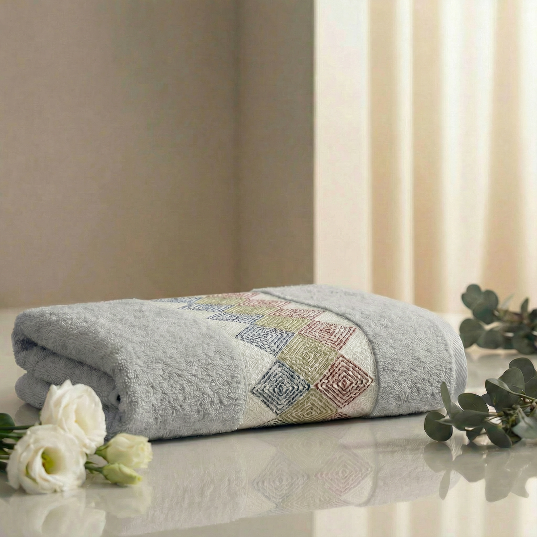 Donia 3 light grey large face towel