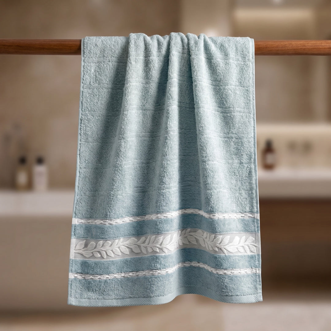 Saray 7 Turquoise towel detail