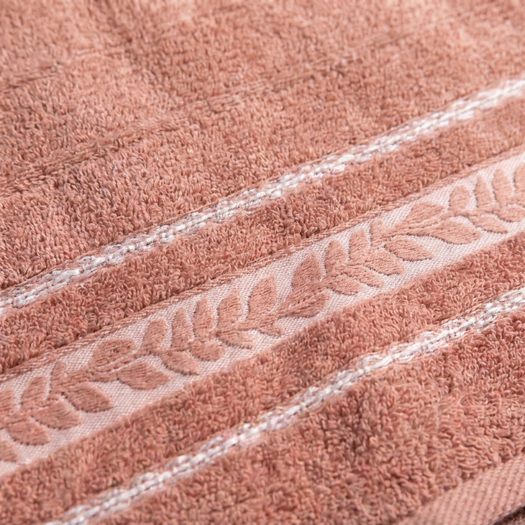 Saray 7 brick red towel border detail