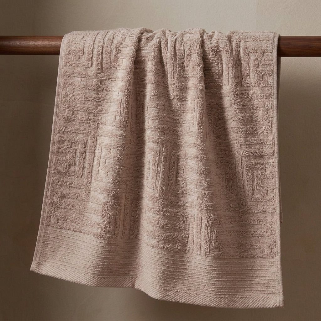 Maze light mauve towel 50×90 cm