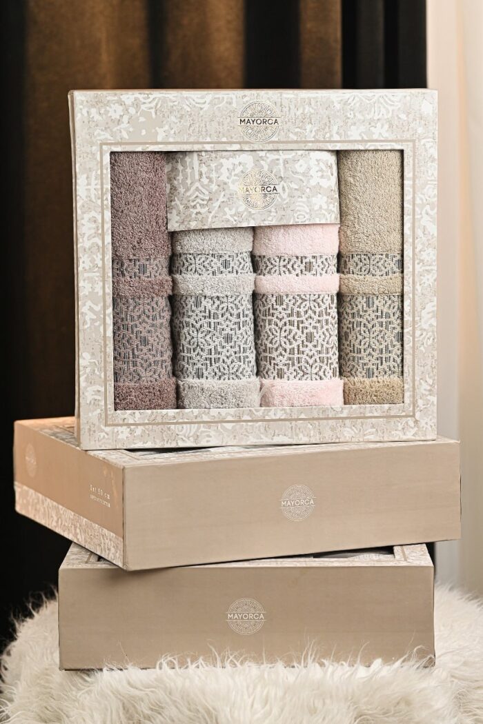 Dolly 5 – Full Bath Towel
