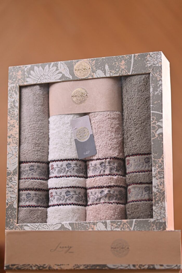 Dolly 6 – Full Bath Towel