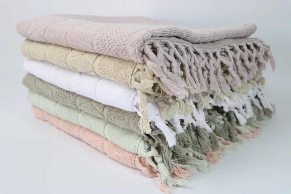 ⁦70 cm Turkish Towel M(2) with Border – 1 Piece⁩ - الصورة ⁦2⁩