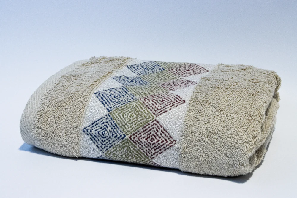 70 cm Donia Towel M (3) Border - Image 3