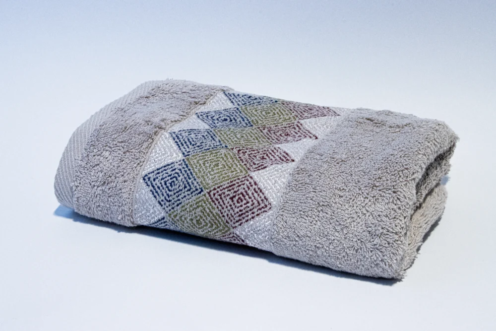 70 cm Donia Towel M (3) Border - Image 2