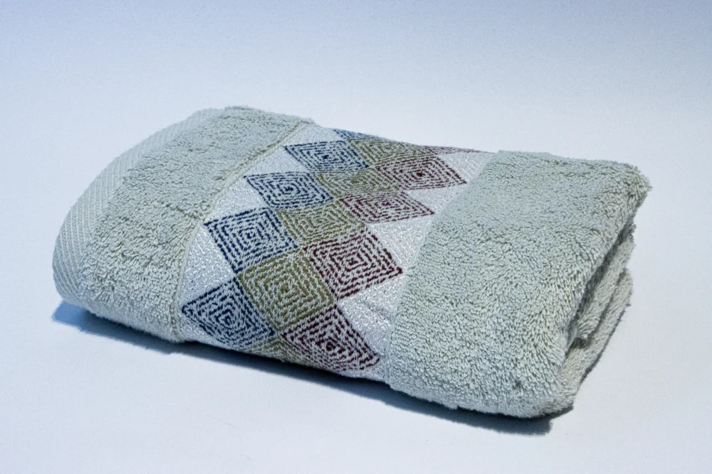 70 cm Donia Towel M (3) Border