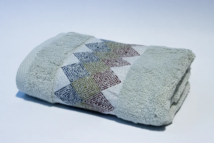 70 cm Donia Towel M (3) Border