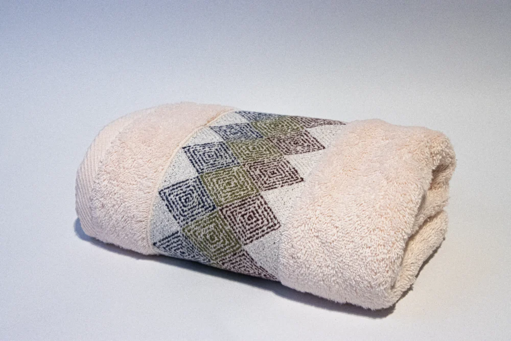 70 cm Donia Towel M (3) Border - Image 5
